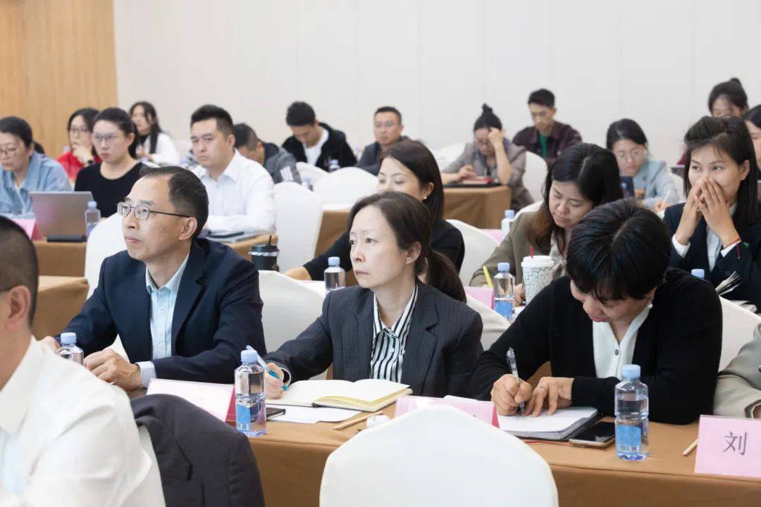 聚焦 | 华神科技举办新《公司法》专题培训，深化员工法律意识与合规文化