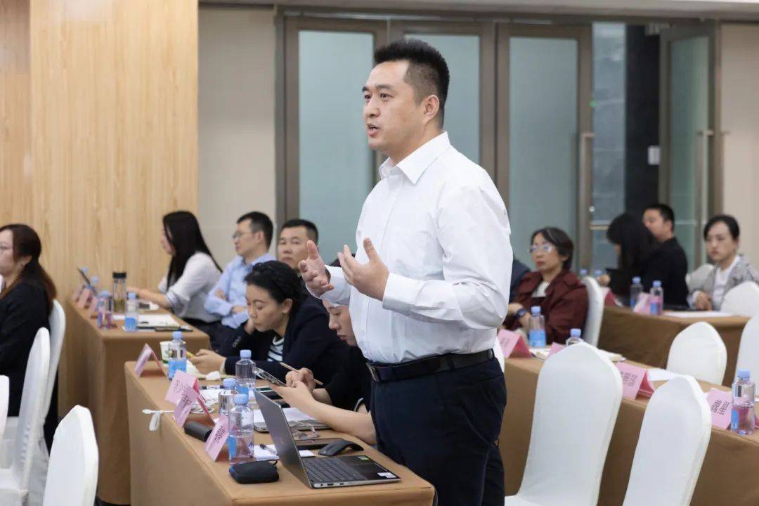聚焦 | 华神科技举办新《公司法》专题培训，深化员工法律意识与合规文化