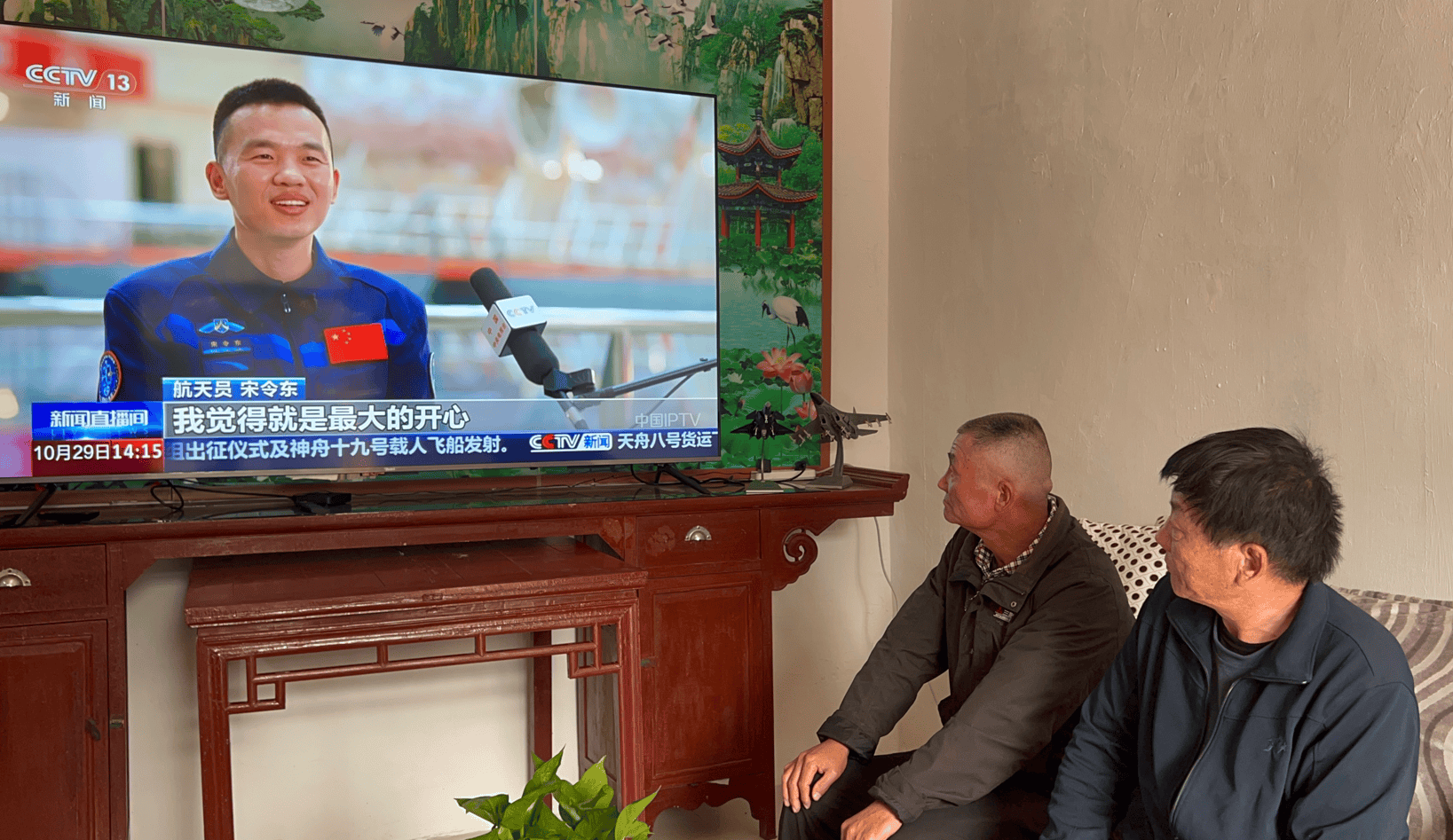 来自“宇宙中心”的小伙真的飞向宇宙了！