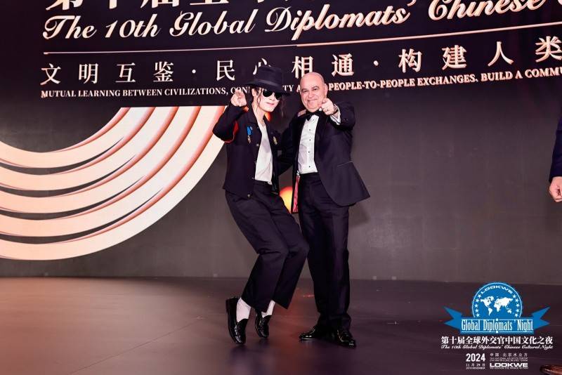 王杰克逊闪耀“全球外交官中国文化之夜” 再现迈克尔·杰克逊传奇风采