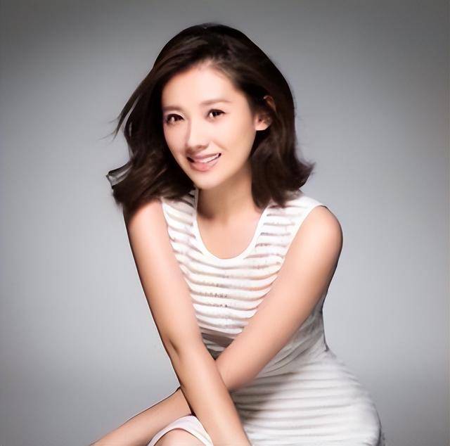 端庄美丽的东北姑娘，演9次女一号没红，如今终于红了