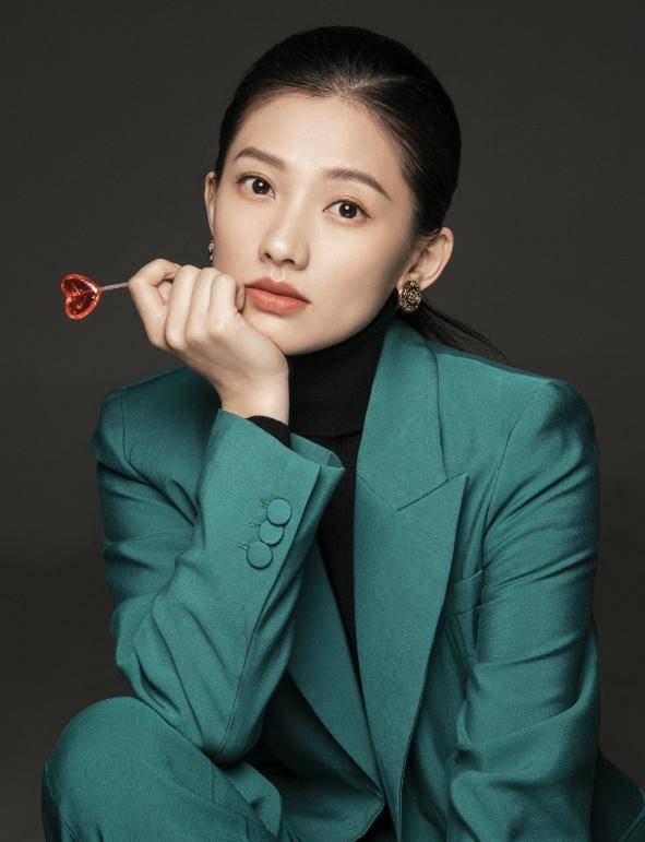 端庄美丽的东北姑娘，演9次女一号没红，如今终于红了