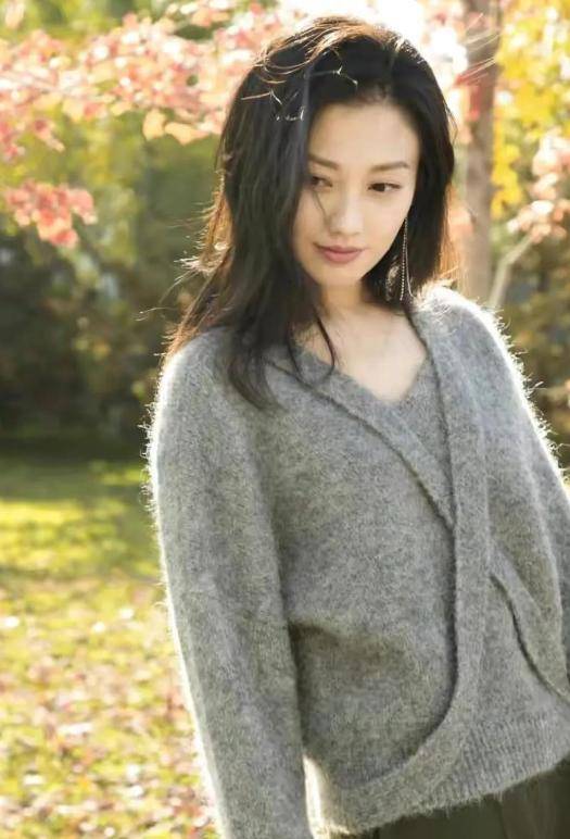 端庄美丽的东北姑娘，演9次女一号没红，如今终于红了
