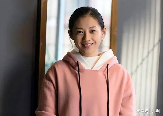 端庄美丽的东北姑娘，演9次女一号没红，如今终于红了