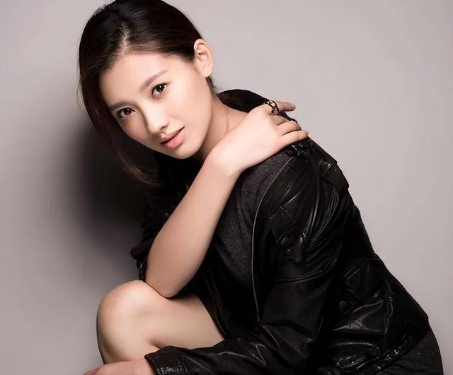 端庄美丽的东北姑娘，演9次女一号没红，如今终于红了