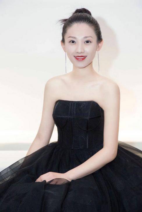 端庄美丽的东北姑娘，演9次女一号没红，如今终于红了