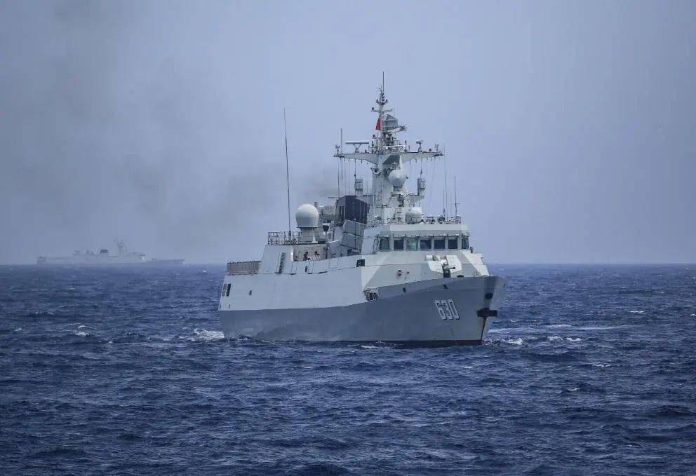 美潜艇误入台海“瓮中捉鳖”？解放军“暗网”拦截技震撼曝光，未来博弈悬念重重！