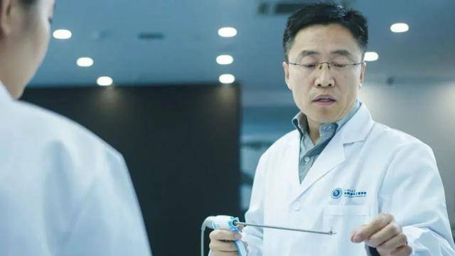 从实验室走上手术台，上理团队实现超声刀国产替代→